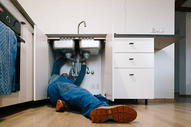 Professional Leak Detection technician working in Universal City, TX